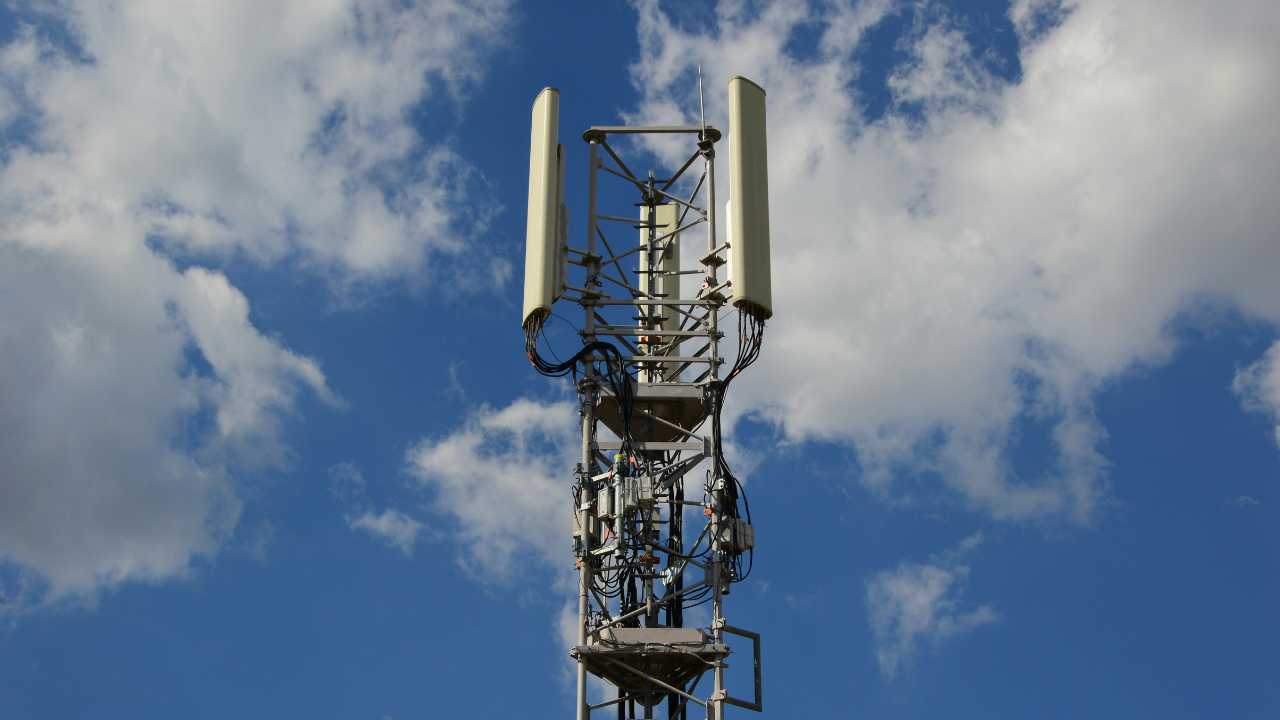 See How Reliance Jio’s Plan to Deploy Locally Made 5G Small Cell Sites Will Boost Self-Reliance and Cut Costs
