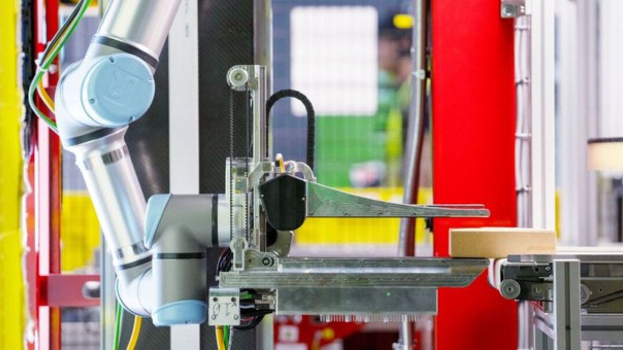 Not Sci-Fi: Amazon's Robot Can Sense What It Touches
