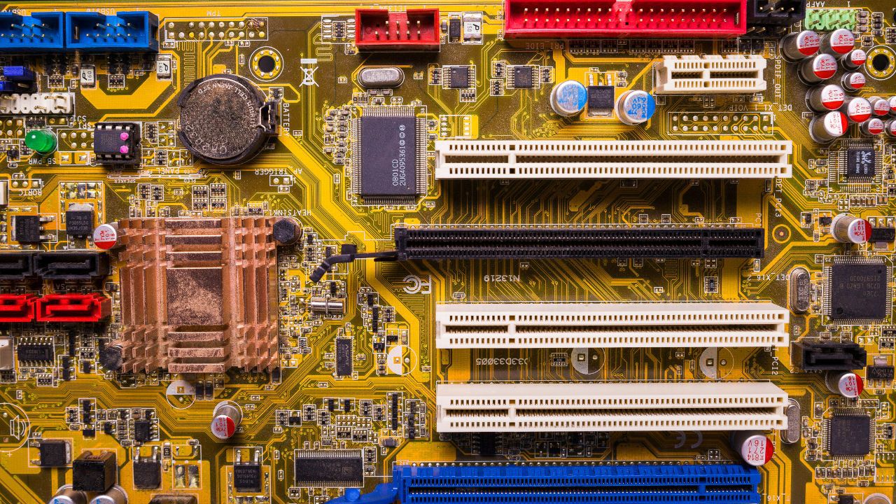 India’s $10Bn Electronics Problem Meets Its AI Fix—All Thanks to Elecxtra