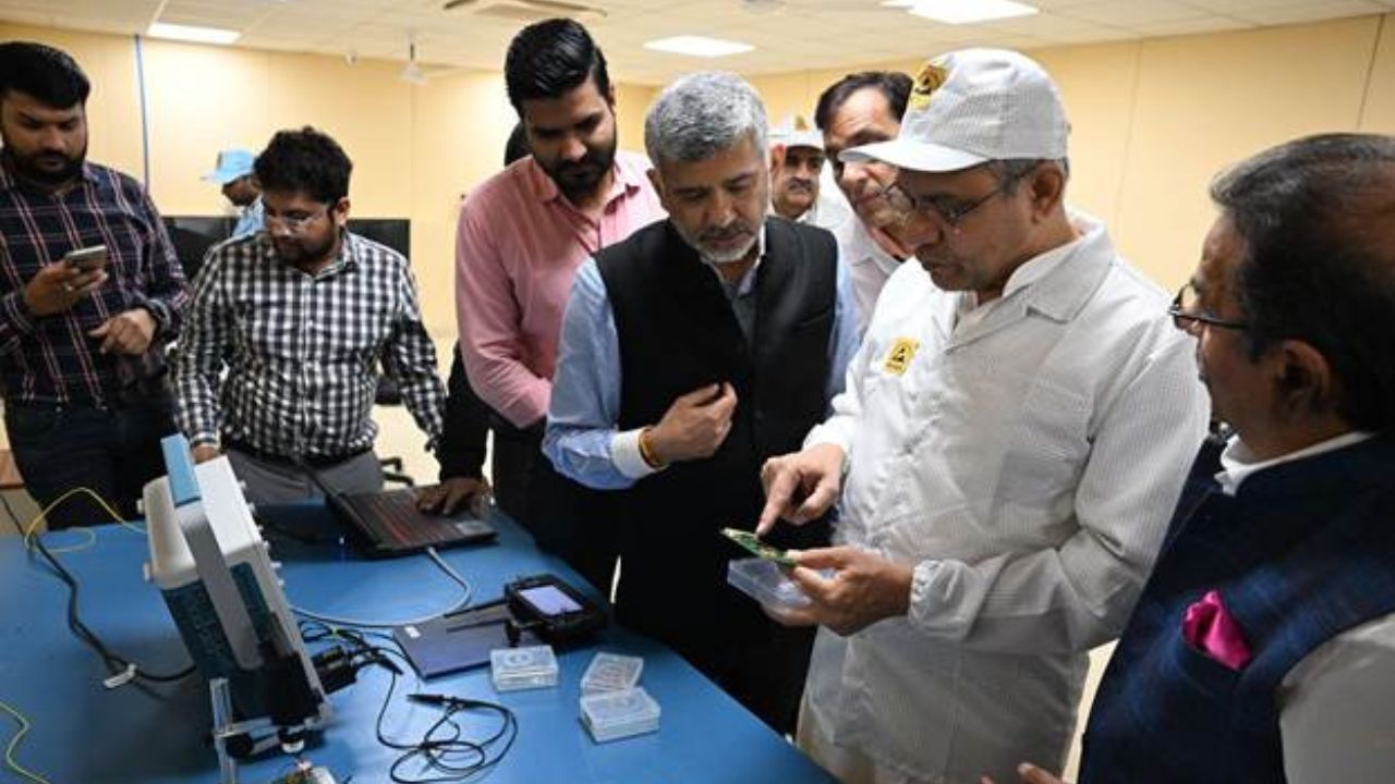 India Finally Makes Its Own Tempered Glass—No More Imports