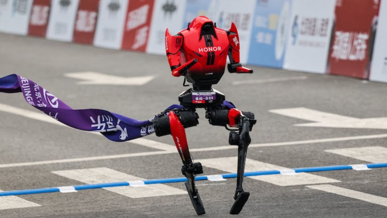 Chinese Humanoid Robot Runs 100 Metres Faster Than Usain Bolt’s World Record