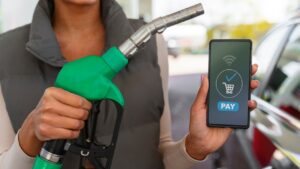 Petrol Pumps May Restrict UPI Above ₹2,000 Over ₹5 MDR | Image Credits: Freepik