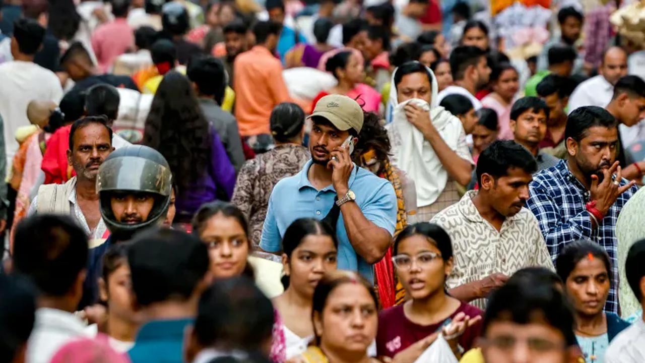 India’s Telecom Subscriber Base Hits 136.79 Crore in September as Urban Connections Near 60%
