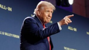 Trump Warns AI Users, Says ‘Super Intelligence’ Is More Accurate